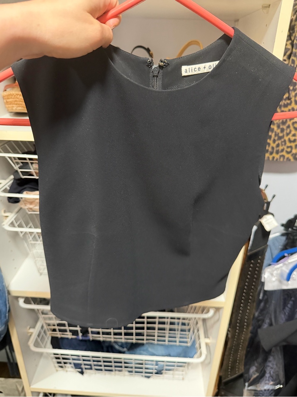 Alice + Olivia Black Sleeveless Cropped Shell Top